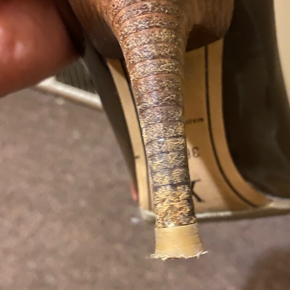 SOLD - Louis Vuitton 36.5 Vernis High Heels - Picture 10 of 17